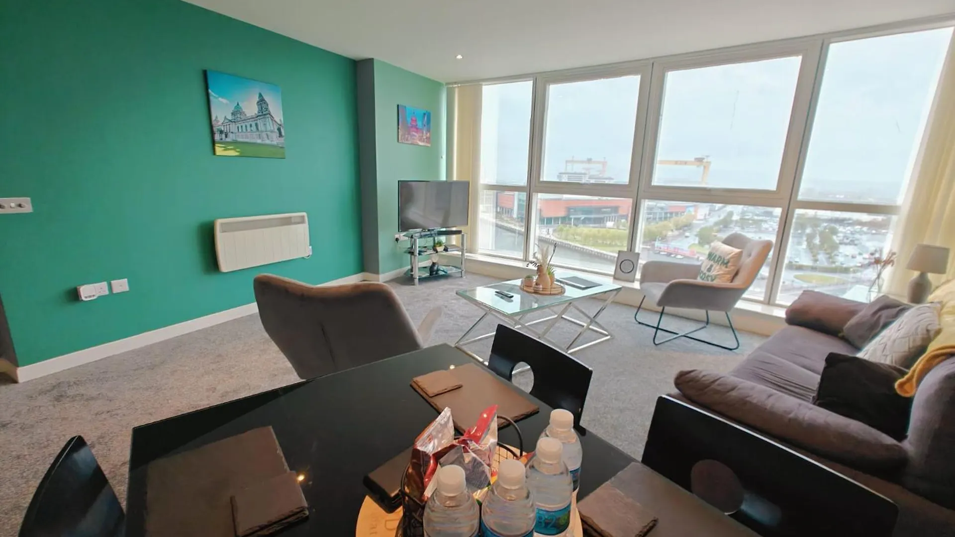 2Br Stunning City Centre Apt 贝尔法斯特